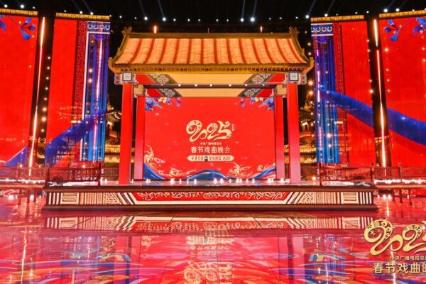 2025 Spring Festival Opera Gala Mixes Tradition & Tech 🎭✨ 2025_Spring_Festival_Opera_Gala_Mixes_Tradition___Tech___