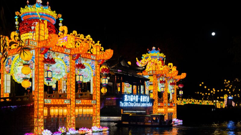 39th_Qinhuai_Lantern_Festival_Lights_Up_Nanjing_with_Tradition_and_Innovation___