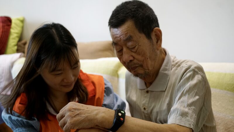 AI_Revolutionizes_Elderly_Care_in_China__Smart_Technologies_Enhance_Seniors__Lives____ - 🌍NewspaperAmigo – Your Global News Buddy 🗞️ AI_Revolutionizes_Elderly_Care_in_China__Smart_Technologies_Enhance_Seniors__Lives____