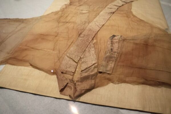 Ancient Han Dynasty Gown Wows at Hunan Museum 🏛️👗 Ancient_Han_Dynasty_Gown_Wows_at_Hunan_Museum____