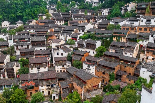 Ancient Huangling Village Wows Visitors with Timeless Charm 🌽🏯 Ancient_Huangling_Village_Wows_Visitors_with_Timeless_Charm___