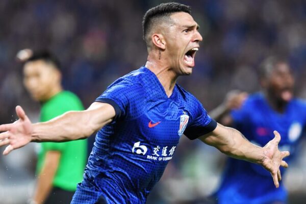 Andre Luis Shines in Shanghai Derby as Shenhua Triumphs 3-1 🏆⚽ Andre_Luis_Shines_in_Shanghai_Derby_as_Shenhua_Triumphs_3_1___
