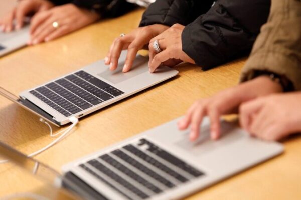 Apple’s M4 Macs to Boost AI Power, Launching Late 2024 🚀💻 Apple_s_M4_Macs_to_Boost_AI_Power__Launching_Late_2024___
