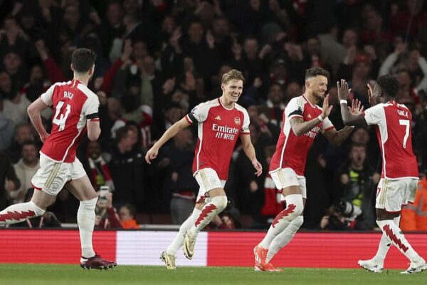 Arsenal Smash Chelsea 5-0 to Reignite Premier League Title Charge ⚽🔥 Arsenal_Smash_Chelsea_5_0_to_Reignite_Premier_League_Title_Charge___