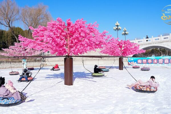 ❄️ Beijing’s Taoranting Park Ice & Snow Carnival Lights Up Winter! ___Beijing_s_Taoranting_Park_Ice___Snow_Carnival_Lights_Up_Winter_
