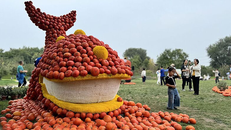 Beijing_s_World_Flower_Wonderland_Park_Transforms_with_200_000_Pumpkins_for_Harvest_Fest___