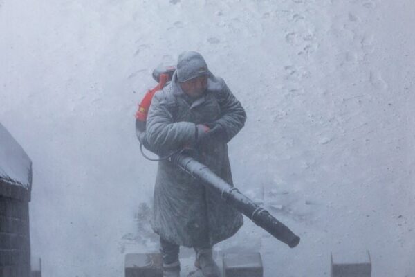 Blizzard Chaos Halts Trains in Southern and Central China 🌨️🚄 Blizzard_Chaos_Halts_Trains_in_Southern_and_Central_China____
