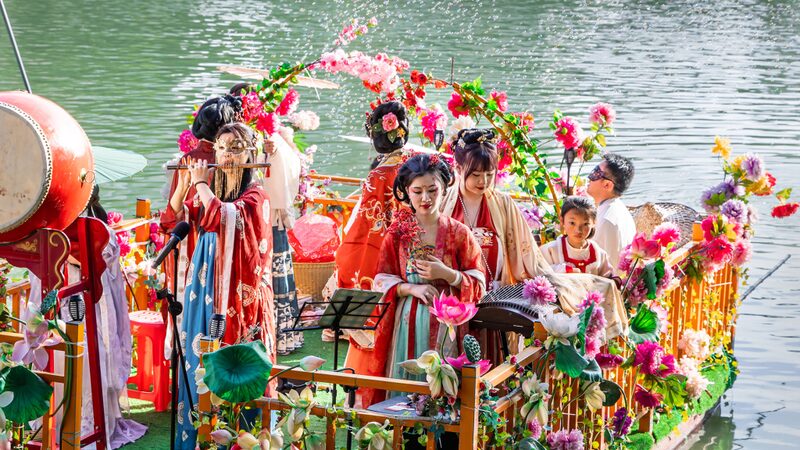 __Blossoming__Goddesses_of_Flowers__Light_Up_Fuzhou_s_Spring_Festival_