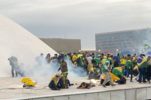 Bolsonaro Supporters Storm Brazil’s Congress in Chaotic Protest 🚨 Bolsonaro_Supporters_Storm_Brazil_s_Congress_in_Chaotic_Protest__ video poster