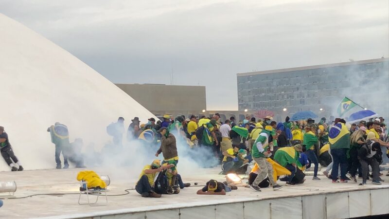 Bolsonaro_Supporters_Storm_Brazil_s_Congress_in_Chaotic_Protest___poster - 🌍NewspaperAmigo – Your Global News Buddy 🗞️ Bolsonaro_Supporters_Storm_Brazil_s_Congress_in_Chaotic_Protest__ video poster