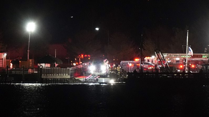 Breaking: Passenger Jet Collides with Military Helicopter Near D.C. ✈️🚁 Breaking__Passenger_Jet_Collides_with_Military_Helicopter_Near_D_C_____ video poster