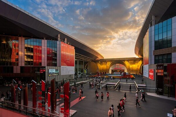 CIIE Fuels Hongqiao CBD’s Boom as Global Trade Hub 🌏🚀 CIIE_Fuels_Hongqiao_CBD_s_Boom_as_Global_Trade_Hub___
