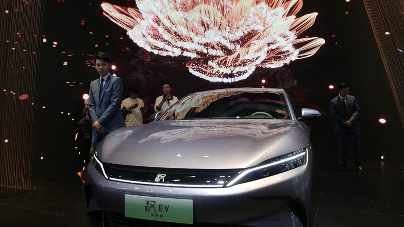 Canada_Slaps_100__Tariffs_on_Chinese_Electric_Vehicles___ - 🌍NewspaperAmigo – Your Global News Buddy 🗞️ Canada_Slaps_100__Tariffs_on_Chinese_Electric_Vehicles___