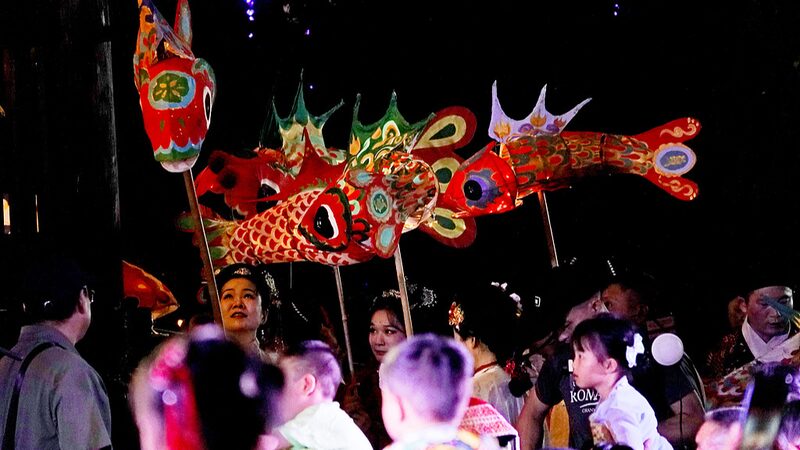 __Carp_Lantern_Dance_Lights_Up_Spring_Festival_in_China_s_Southernmost_City__