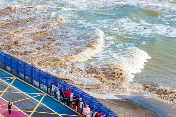 🌊 Catch the World’s Largest Tidal Bore in Zhejiang This Week! __Catch_the_World_s_Largest_Tidal_Bore_in_Zhejiang_This_Week_ video poster