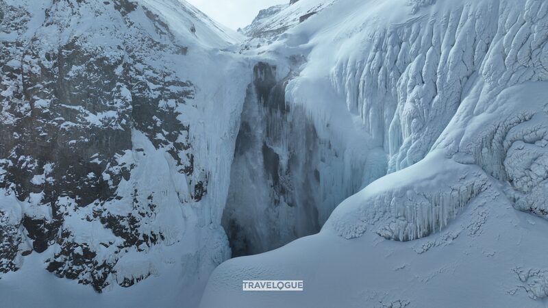____Changbai_Mountain_s_Volcanic_Waterfall_Defies_Winter_Freeze_
