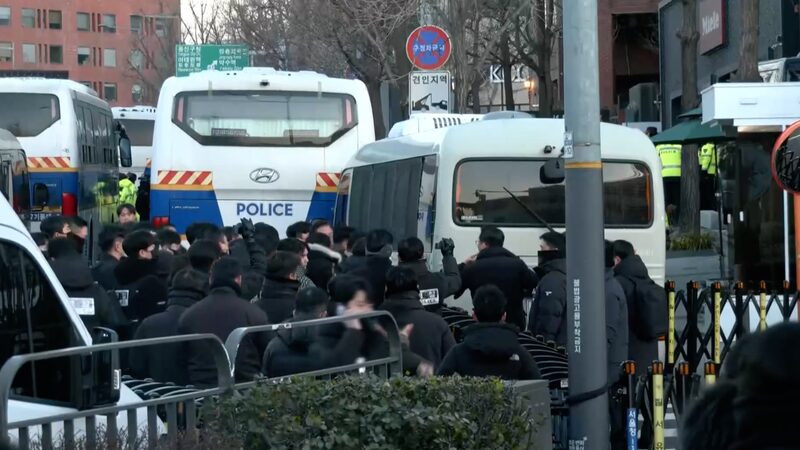 Chaotic_Showdown__S__Korean_Investigators_Attempt_to_Arrest_Impeached_President video poster