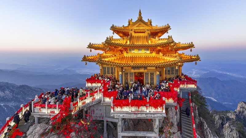 Chasing_Sunsets__Laojun_Mountain_s_Golden_Hour_Magic___ - 🌍NewspaperAmigo – Your Global News Buddy 🗞️ Chasing_Sunsets__Laojun_Mountain_s_Golden_Hour_Magic___