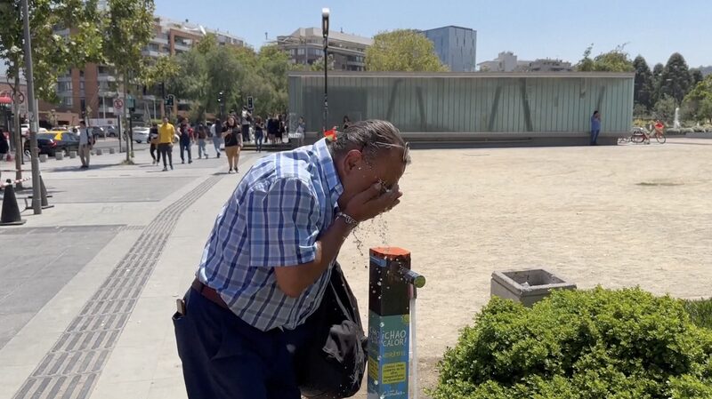 Chile_Sizzles_Under_Record_Heat__Extreme_Alerts_Issued_____poster - 🌍NewspaperAmigo – Your Global News Buddy 🗞️ Chile_Sizzles_Under_Record_Heat__Extreme_Alerts_Issued____ video poster
