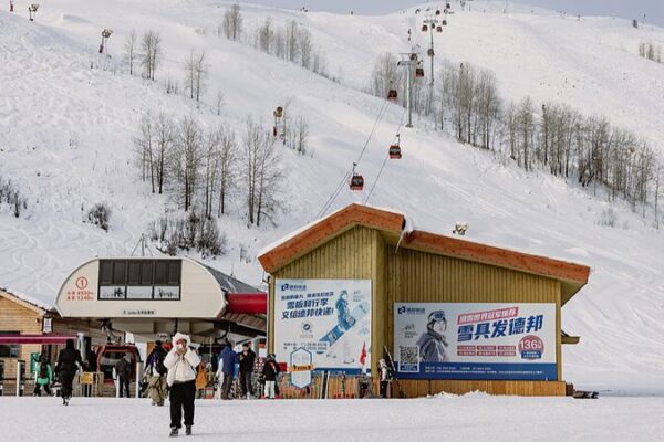 China Boosts Ice-and-Snow Tourism with Visa Eases ❄️🌏 China_Boosts_Ice_and_Snow_Tourism_with_Visa_Eases____