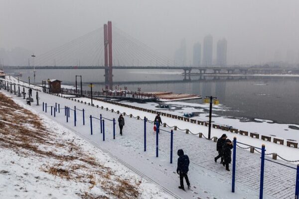 China Braces for Deep Freeze: Heavy Snow Threatens Spring Festival Travel ❄️🚆 China_Braces_for_Deep_Freeze__Heavy_Snow_Threatens_Spring_Festival_Travel____