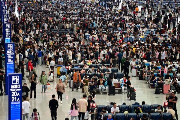 China Braces for Record 270 Million Daily Trips During Labor Day Rush 🚗✈️ China_Braces_for_Record_270_Million_Daily_Trips_During_Labor_Day_Rush____