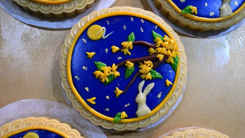China_Chic_Mooncakes__Tradition_Meets_Trend_in_Jinhua_s_Bakeries___