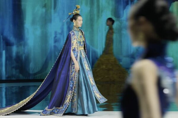 China Chic Reigns at 2025 Fashion Week 🌸👗 China_Chic_Reigns_at_2025_Fashion_Week___ video poster
