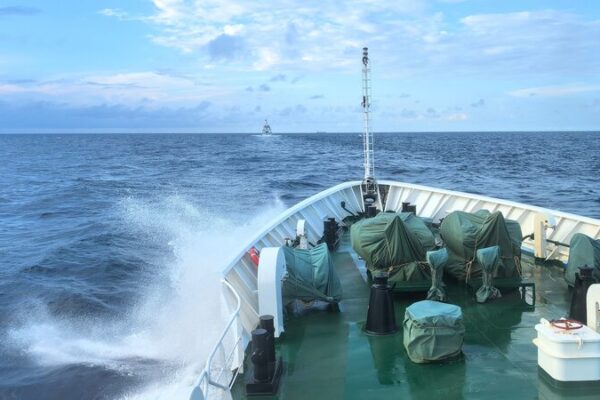 China Coast Guard Responds to Philippine Vessels Near Huangyan Dao ๐ China_Coast_Guard_Responds_to_Philippine_Vessels_Near_Huangyan_Dao__