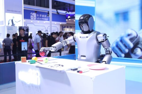 China Dominates Global Industrial Robot Market for 11th Year 🤖🌍 China_Dominates_Global_Industrial_Robot_Market_for_11th_Year___
