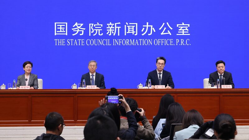 China_Eyes_2025_Growth_with_Bold_Macro_Policy_Moves___