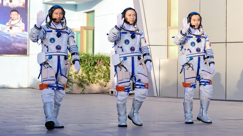 China_Honors_Shenzhou_17_Astronauts_with_Prestigious_Medals___ - 🌍NewspaperAmigo – Your Global News Buddy 🗞️ China_Honors_Shenzhou_17_Astronauts_with_Prestigious_Medals___