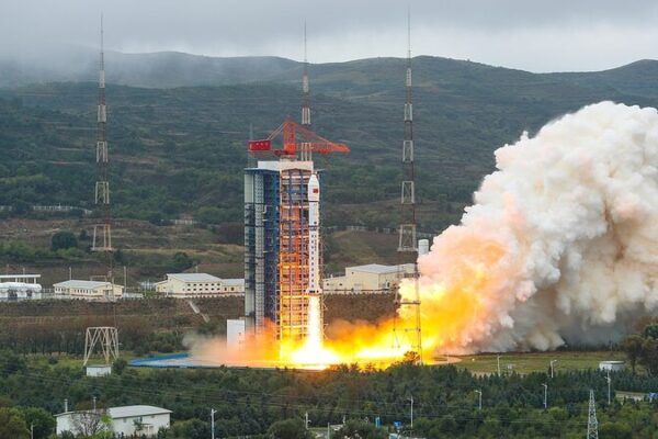 China Launches Six Satellites, Boosting Space Tech 🛰️🌟 China_Launches_Six_Satellites__Boosting_Space_Tech____