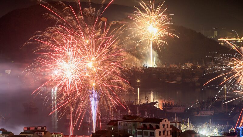 __China_Lights_Up_the_Sky_for_Lunar_New_Year_Celebrations_