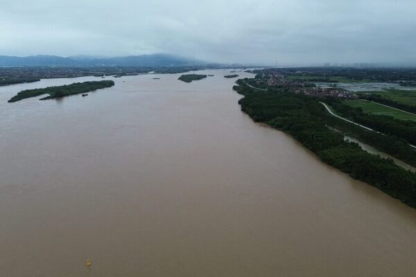 China Mobilizes Flood Response in Southern Regions 🌊🚨 China_Mobilizes_Flood_Response_in_Southern_Regions___