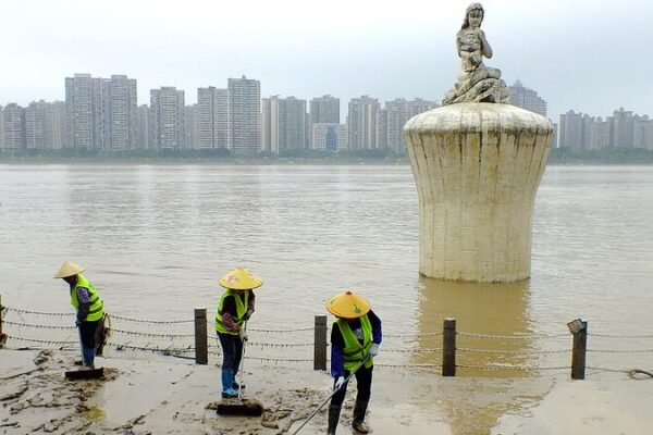 China Races to Combat Pearl River Floods Amid Torrential Rains 🌧️🚒 China_Races_to_Combat_Pearl_River_Floods_Amid_Torrential_Rains____