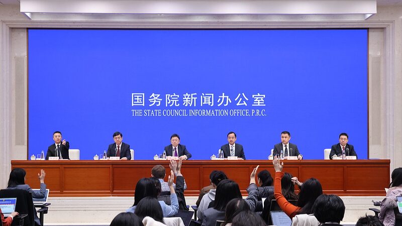 China_Rolls_Out_Red_Carpet_for_Global_Investors___