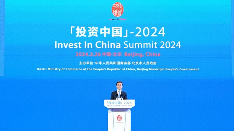 China_Rolls_Out_Red_Carpet_for_Global_Investors___