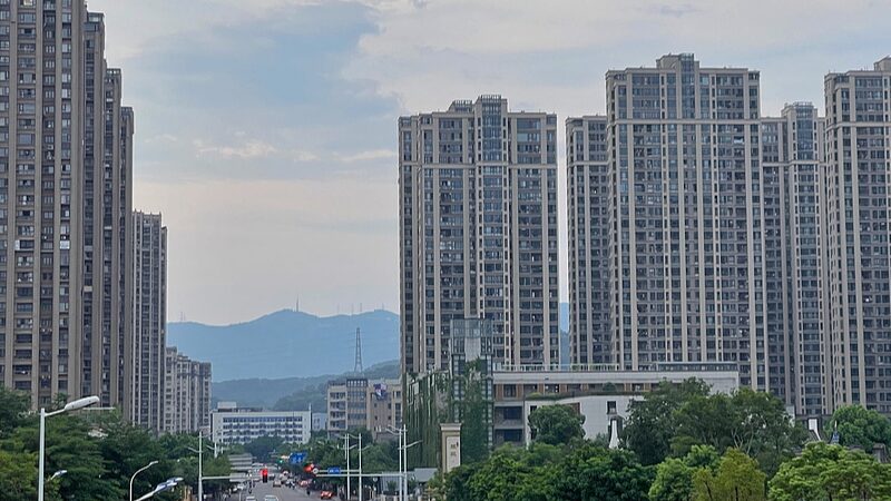 China_Slashes_Key_Rates_to_Boost_Economy___ - 🌍NewspaperAmigo – Your Global News Buddy 🗞️ China_Slashes_Key_Rates_to_Boost_Economy___