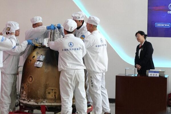 China’s Chang’e-6 Brings Moon’s Far Side Mysteries to Earth 🌙✨ China_s_Chang_e_6_Brings_Moon_s_Far_Side_Mysteries_to_Earth___