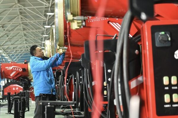 China_s_Equipment_Manufacturing_Sector_Booms_in_2024__