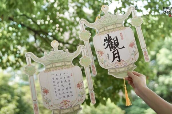 China’s Holiday Boom Defies Economic Doubts ๐๐ China_s_Holiday_Boom_Defies_Economic_Doubts___