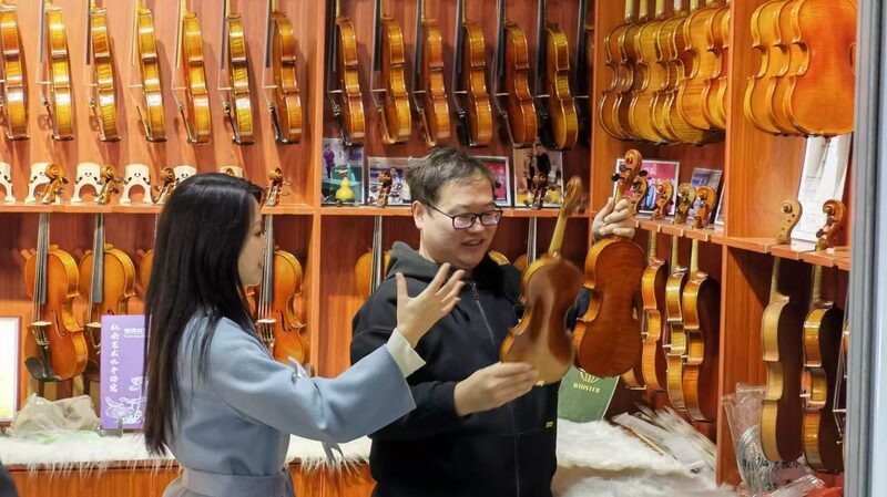 __China_s_Huangqiao_Violins_Go_Digital_to_Strike_a_Chord_Globally