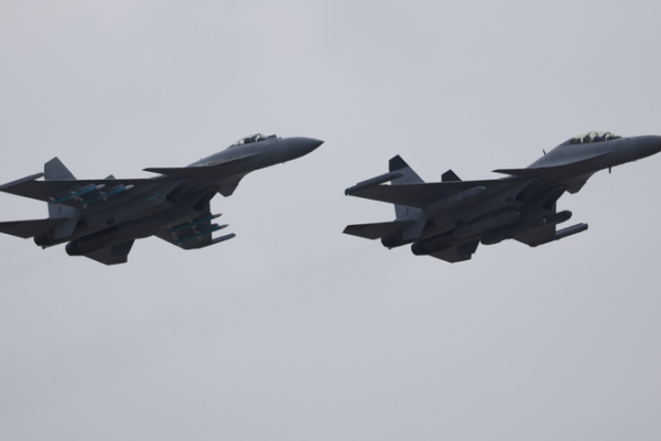 China’s J-15D Fighter Jet Soars into Spotlight Ahead of Zhuhai Airshow 🛩️✨ China_s_J_15D_Fighter_Jet_Soars_into_Spotlight_Ahead_of_Zhuhai_Airshow____