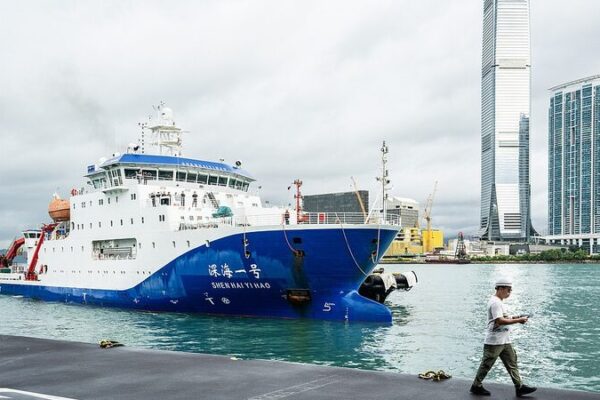 China’s Jiaolong Submersible Docks in Hong Kong for Historic Visit 🌊🇭🇰 China_s_Jiaolong_Submersible_Docks_in_Hong_Kong_for_Historic_Visit____