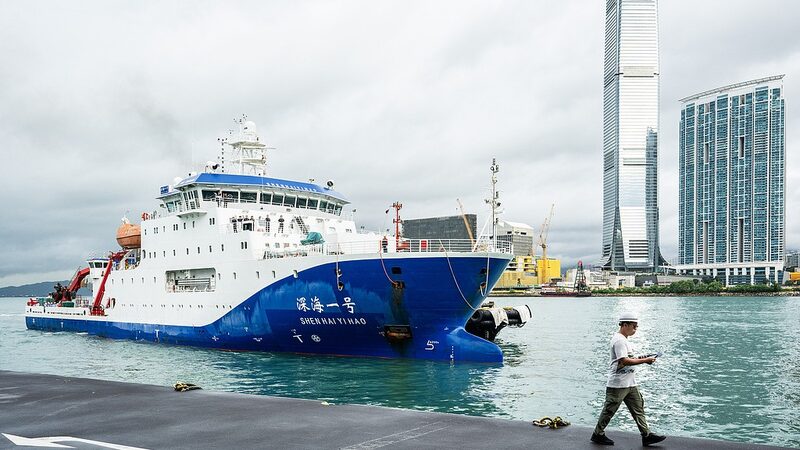 China_s_Jiaolong_Submersible_Docks_in_Hong_Kong_for_Historic_Visit____