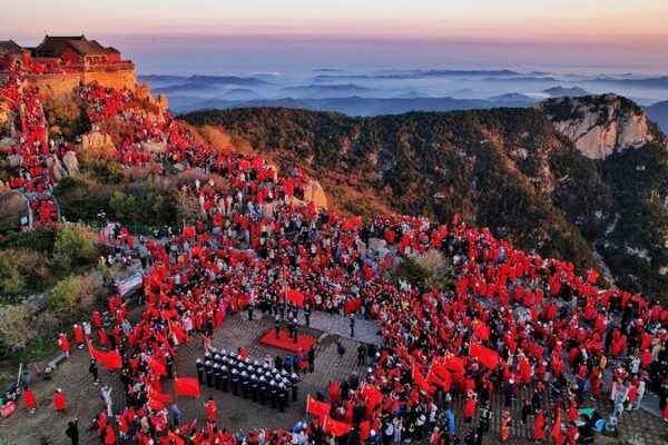 China’s National Day Golden Week Kicks Off with Massive Travel Boom 🚄🎉 China_s_National_Day_Golden_Week_Kicks_Off_with_Massive_Travel_Boom___