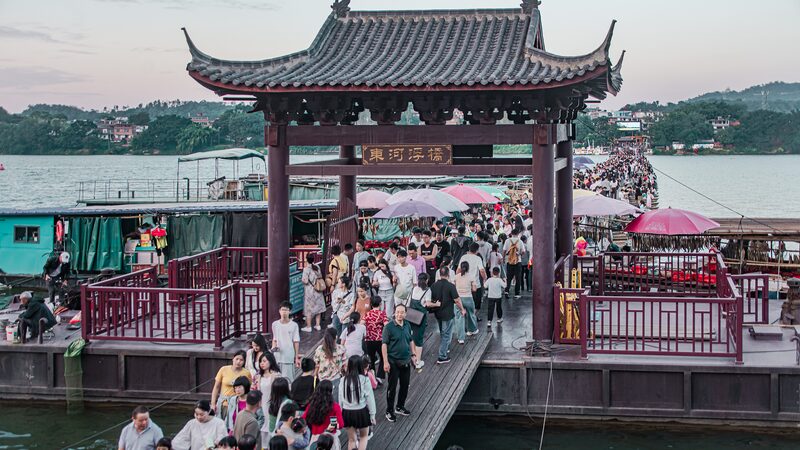China’s National Day Sparks Record-Breaking Consumption and Travel Enthusiasm ๐โ๏ธ China_s_National_Day_Sparks_Record_Breaking_Consumption_and_Travel_Enthusiasm____