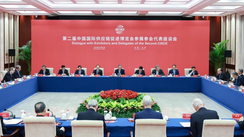 China_s_Premier_Vows_to_Strengthen_Global_Supply_Chains_at_Expo__