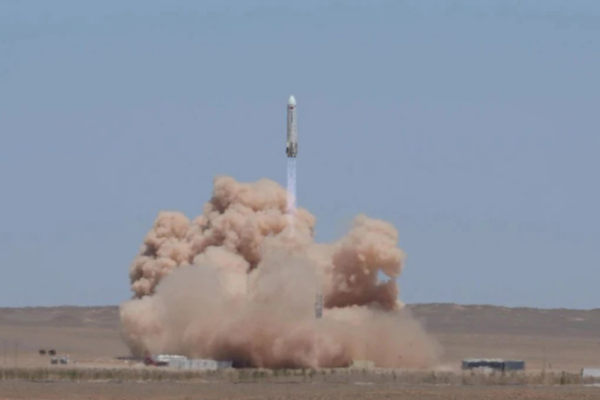 Chinaโs Reusable Rocket Soars in Historic 10km Test ๐โจ China_s_Reusable_Rocket_Soars_in_Historic_10km_Test___